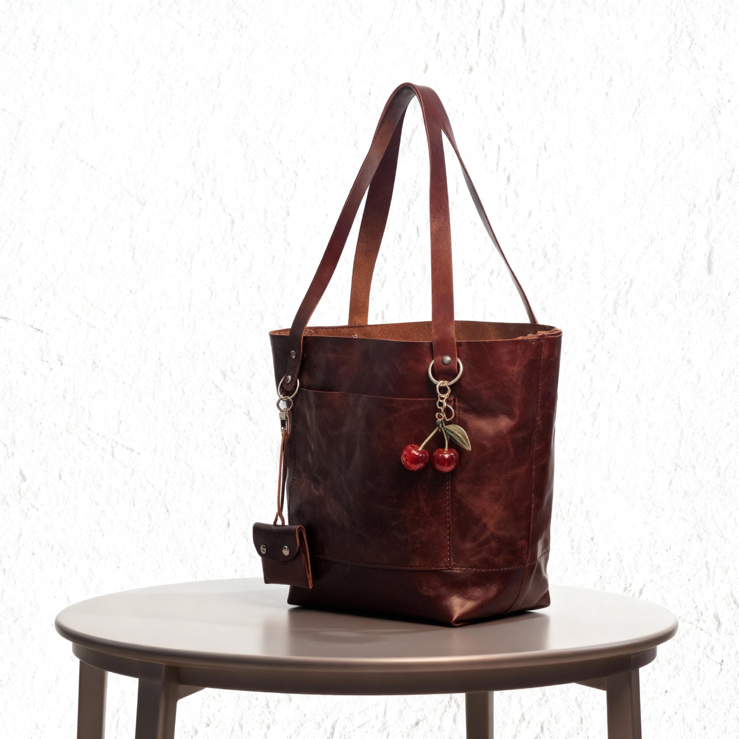 tot bag en cuir fait main avec poche extérieure , Cadeau pour elle