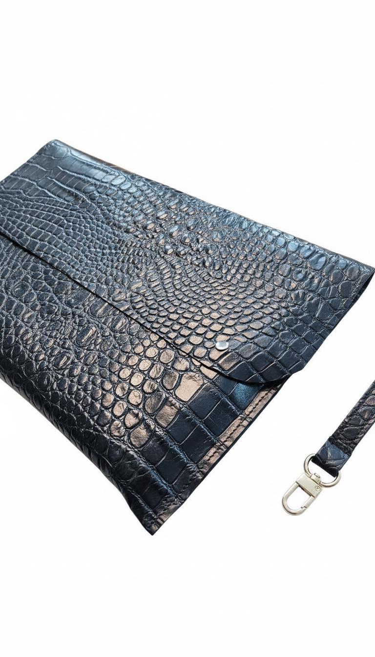 Housse pour ordinateur portable en cuir avec une pochette à l'exterieur et un porte clé