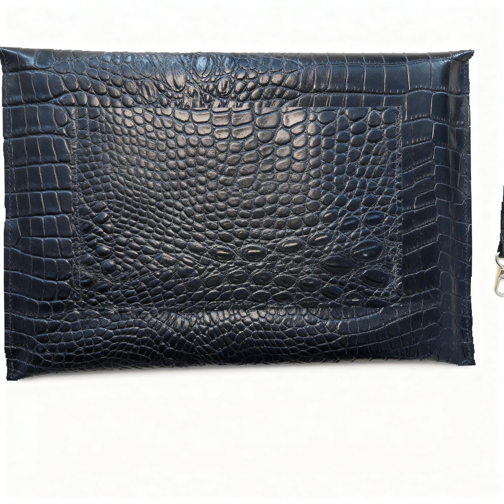 Housse pour ordinateur portable en cuir avec une pochette à l'exterieur et un porte clé