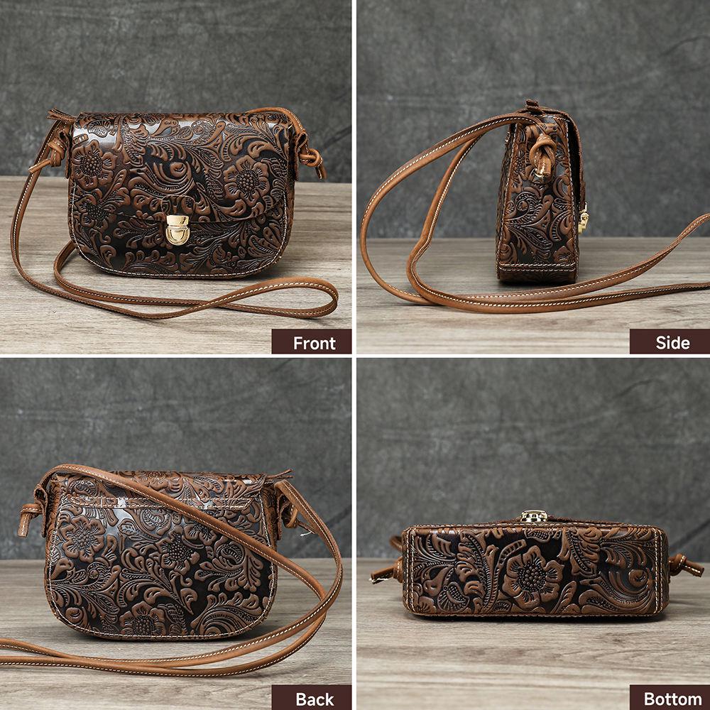 Un bolso pequeño cuero en forma de media luna destaca por su silueta curva y su estética contemporánea.