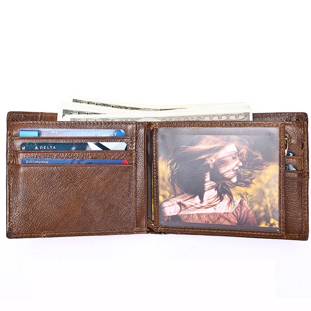 cartera de cuero con un estilo elegante y claro.