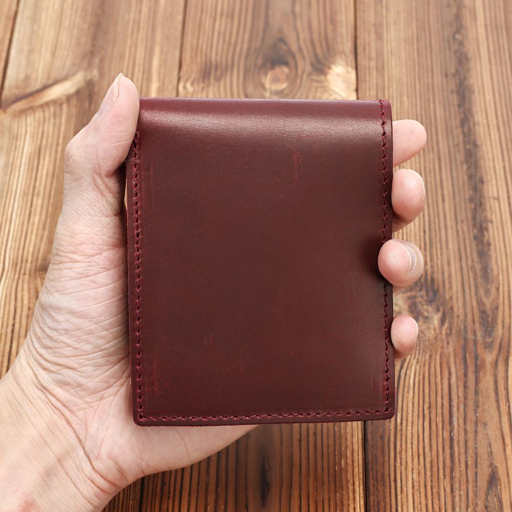 cartera de cuero con un estilo elegante y claro.