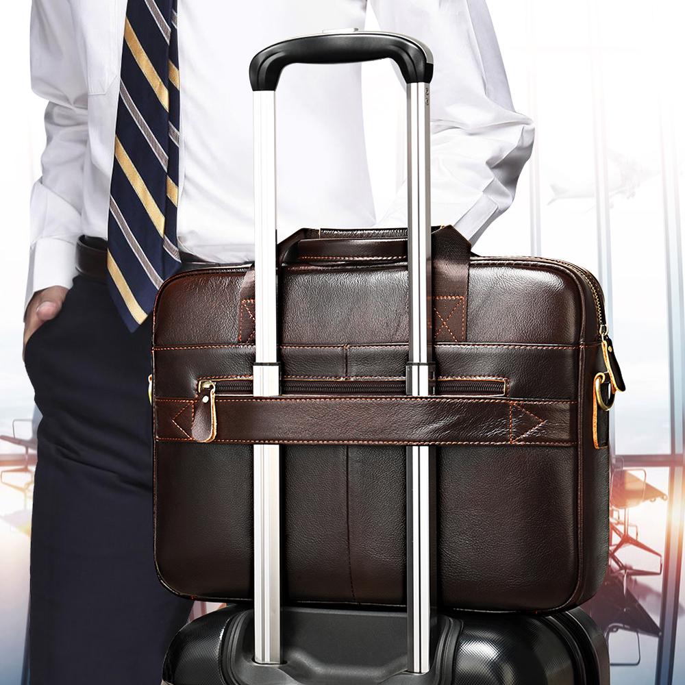 mochila para ordenador en cuero con un tono elegante y profesional.